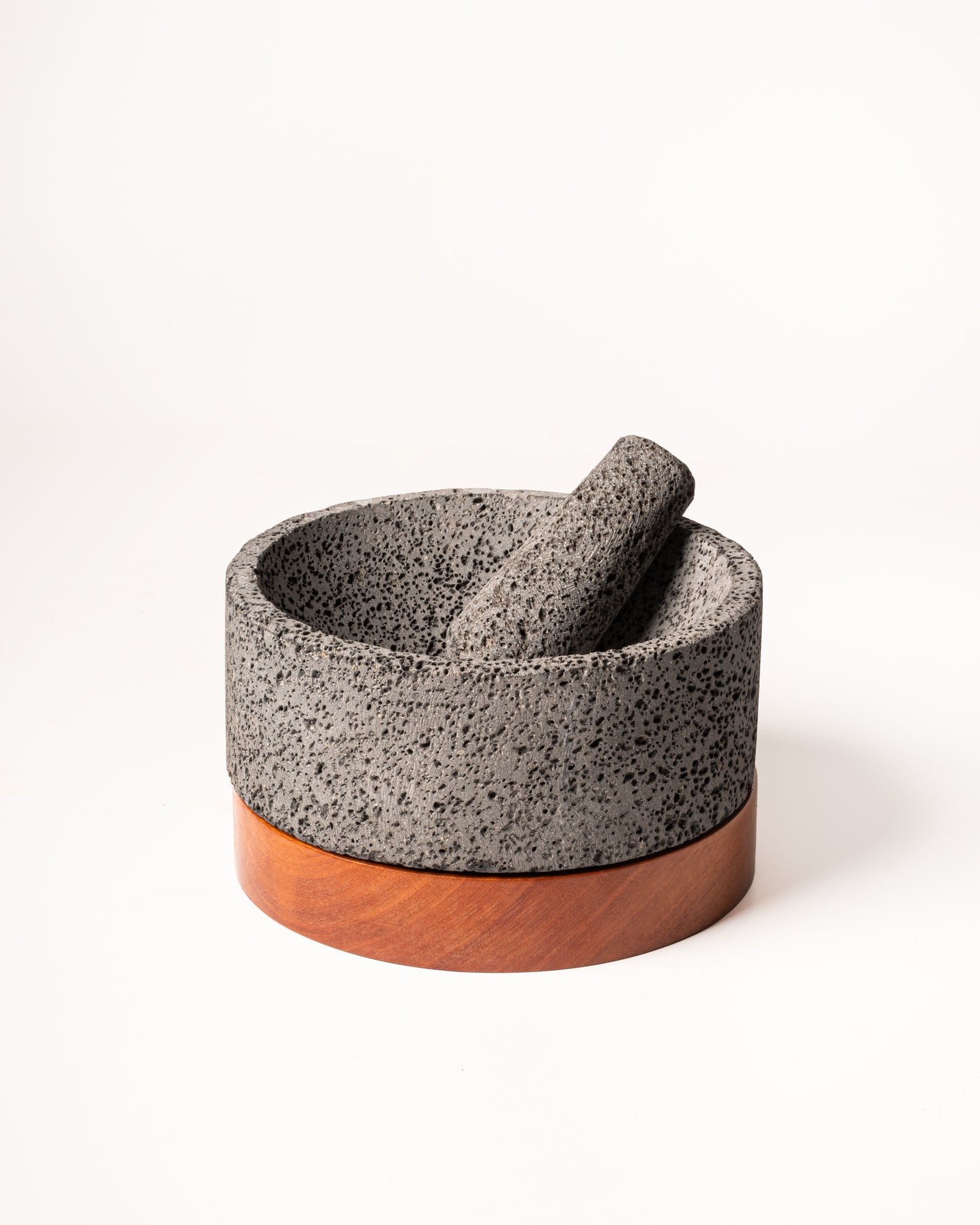 Molcajete R piedra volcánica con base de cedro