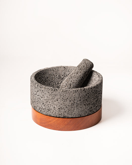 Molcajete R piedra volcánica con base de cedro